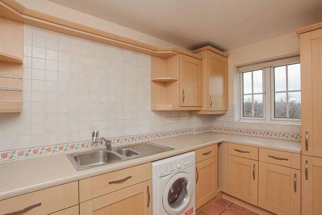 Property photo 3 of 17 Kitchen 2.Jpg