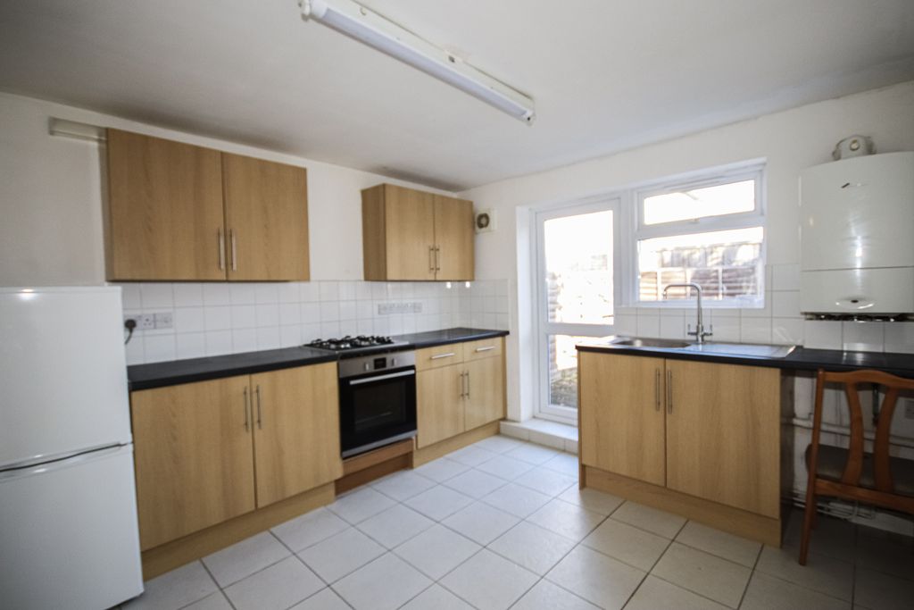 Property photo 1 of 13 Extended 2-Bed Terraced House With Private Garden Â€“ Ideal Location!