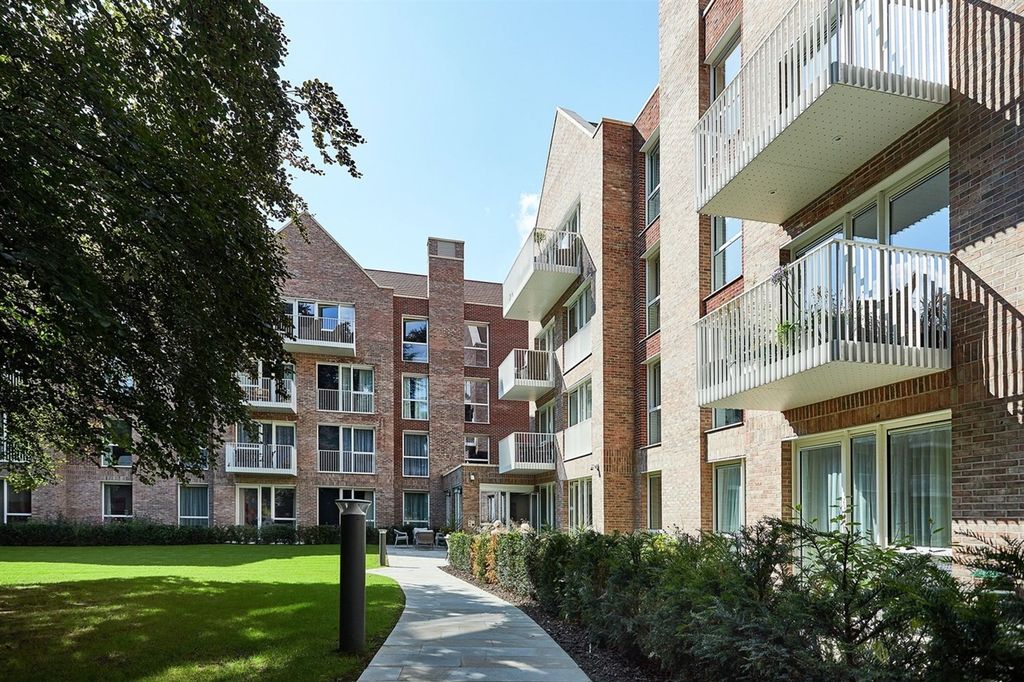 Property photo 1 of 11 (Main)