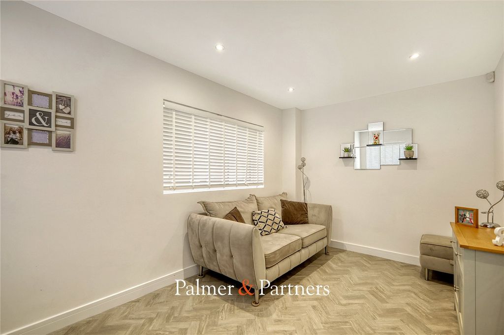Property photo 3 of 28 Picture No. 09