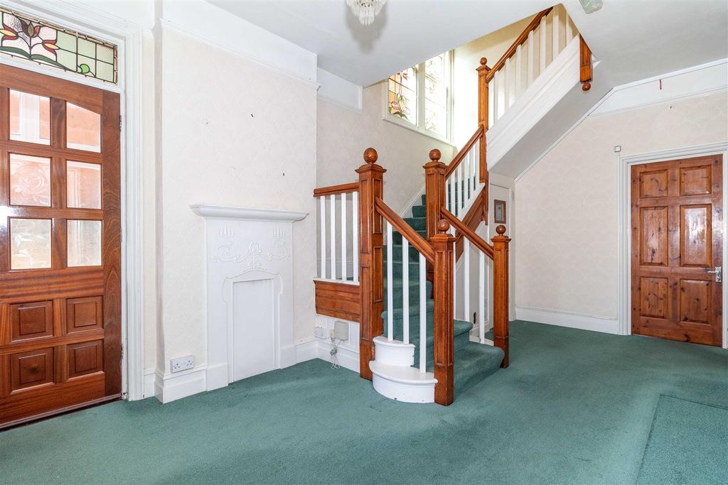 Property photo 2 of 18 Salisbury-01.Jpg