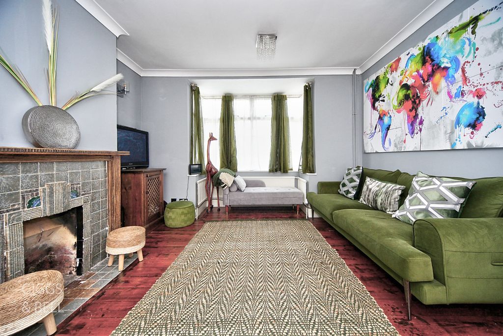 Property photo 2 of 19 4158641