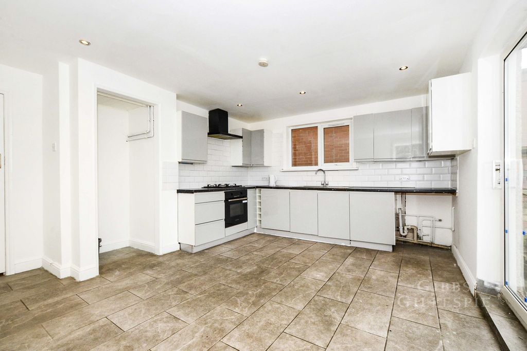 Property photo 2 of 16 Pbox-Img.Jpg