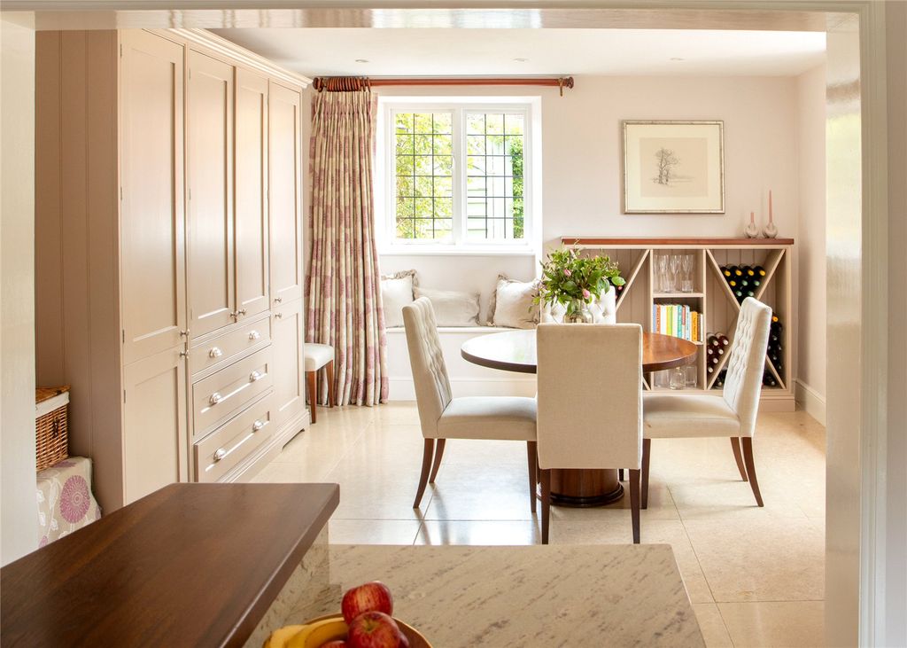 Property photo 3 of 14 Kitchen/Breakfast