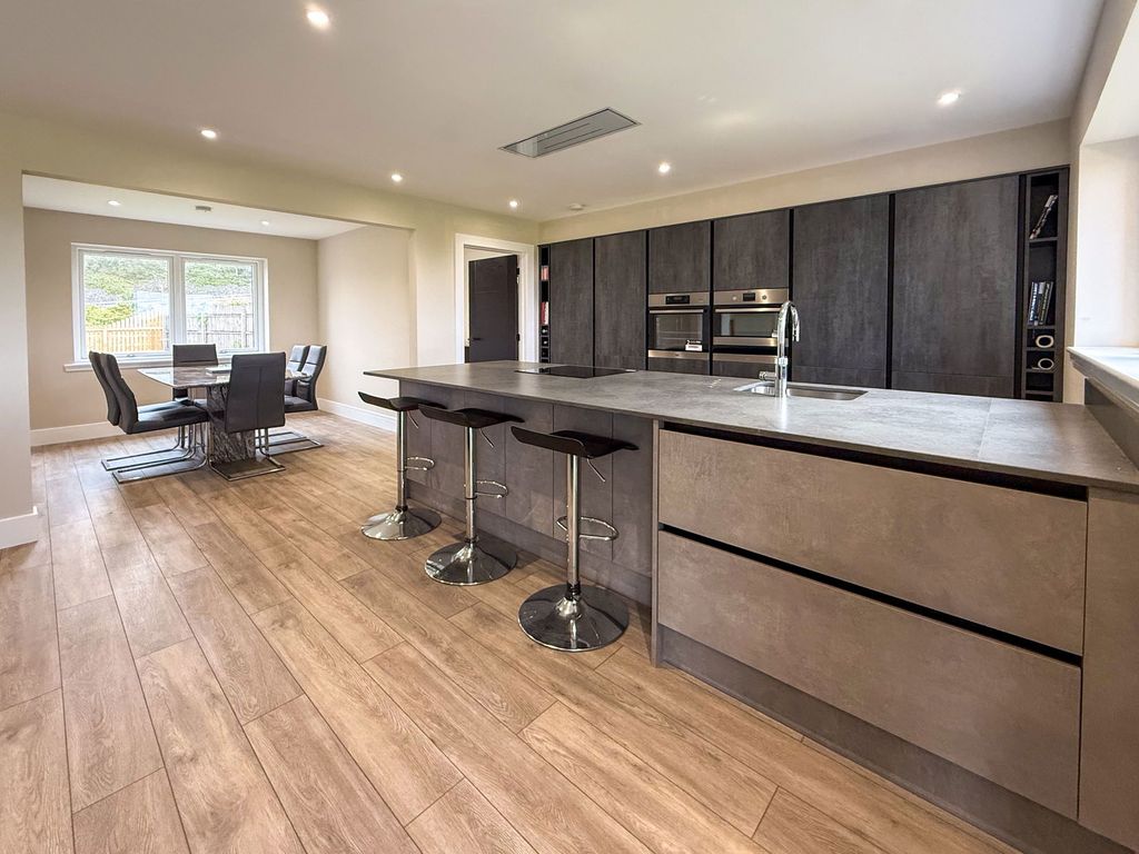 Property photo 3 of 31