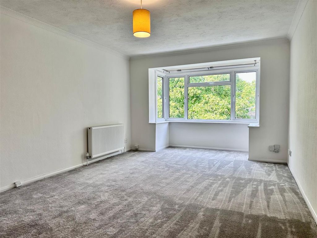 Property photo 1 of 12 Living Room