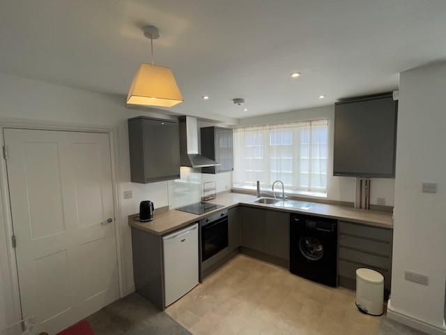 Property photo 2 of 6 Kitchen 3.Jpg