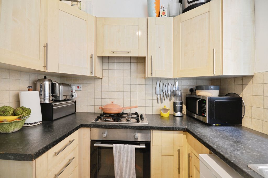 Property photo 2 of 19 Kitchen