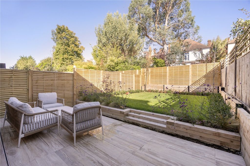 Property photo 2 of 14 Garden