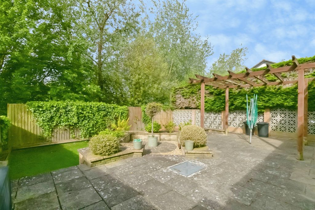 Property photo 2 of 34