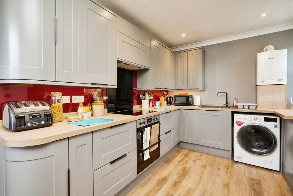 Property photo 3 of 17 Kitchen