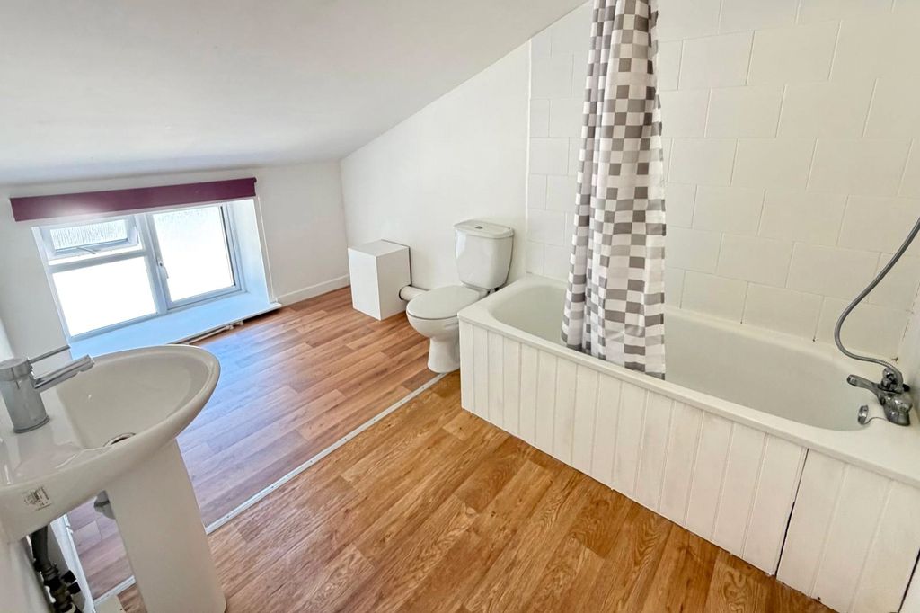 Property photo 3 of 11 Picture No. 23