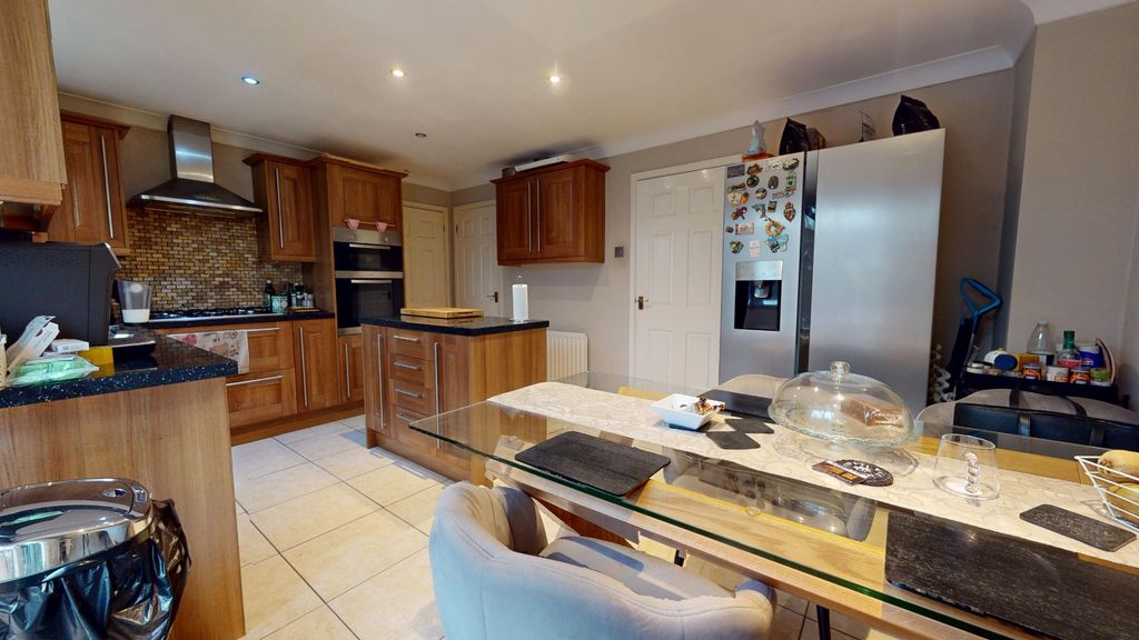 Property photo 2 of 19 4540961