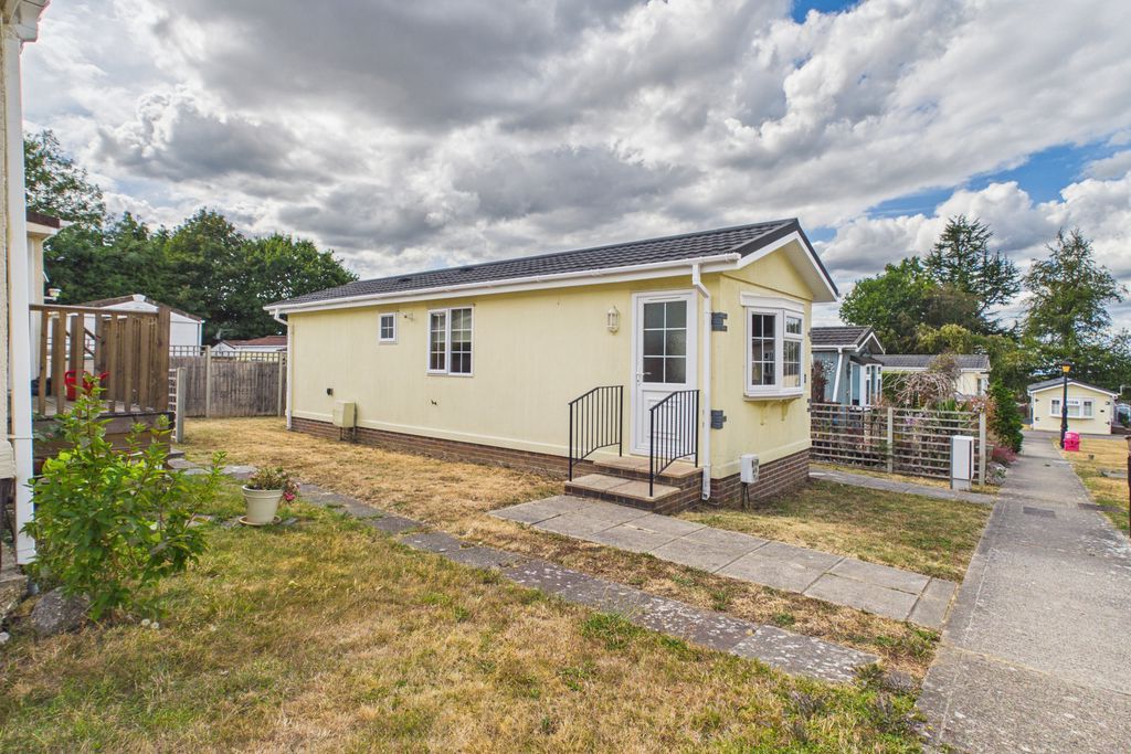 Property photo 1 of 11 Photo 7