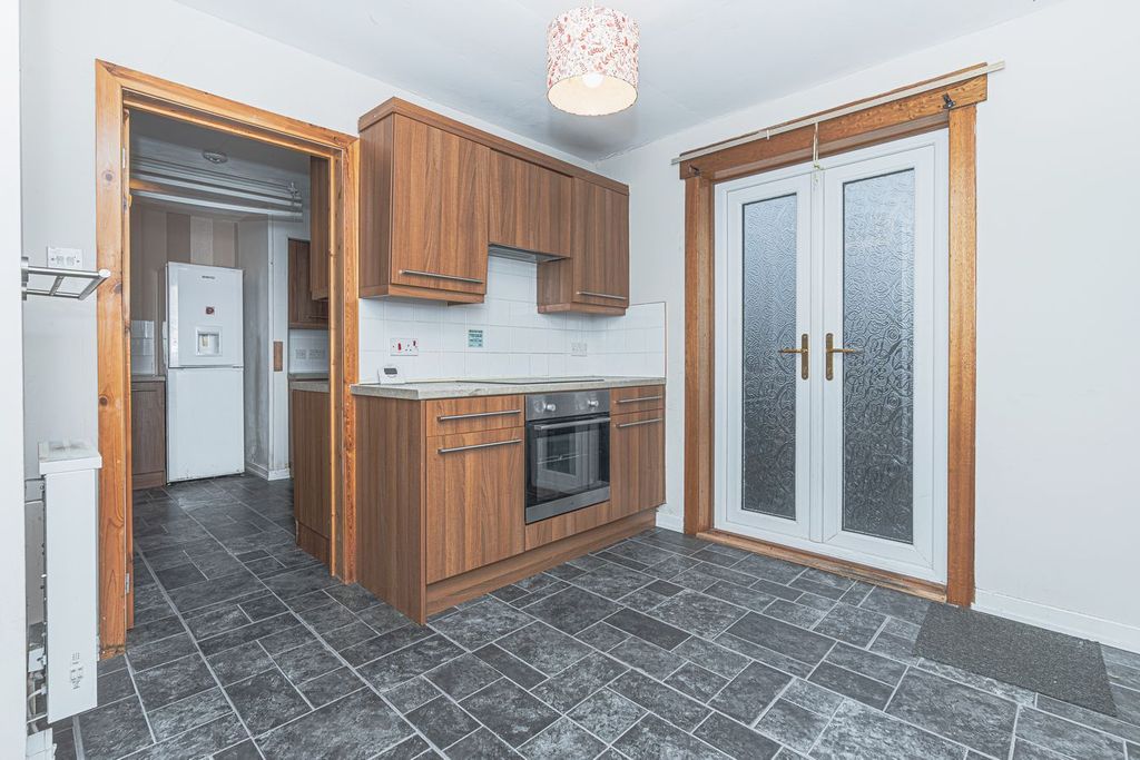 Property photo 3 of 32