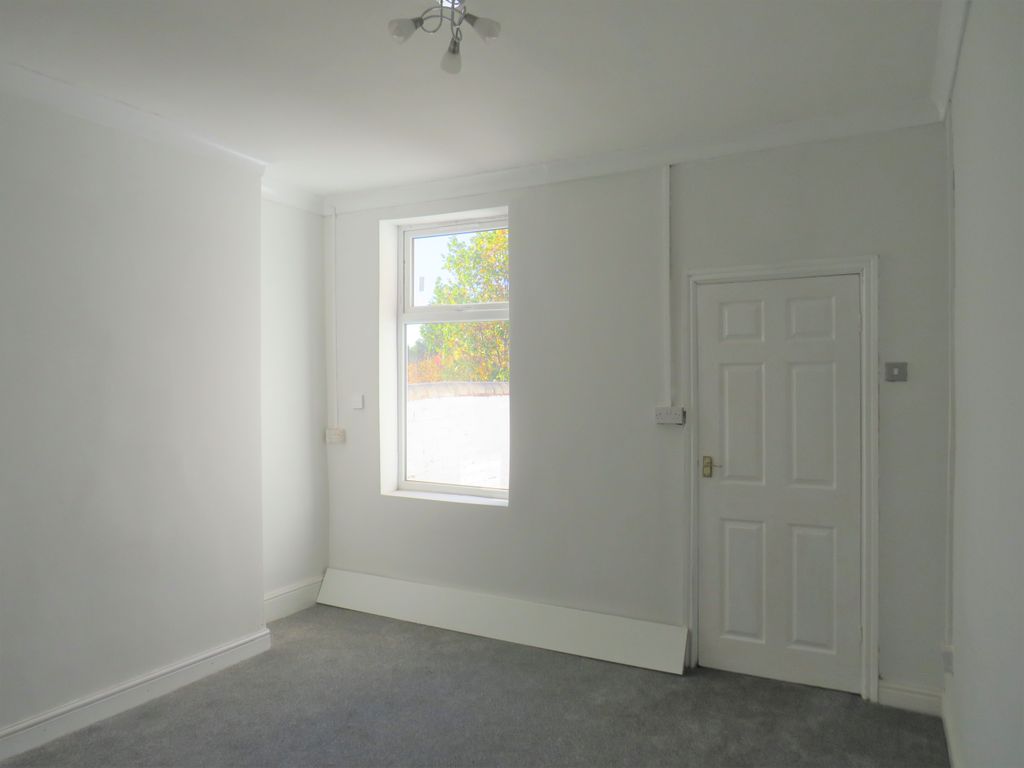 Property photo 3 of 8 Dining Room