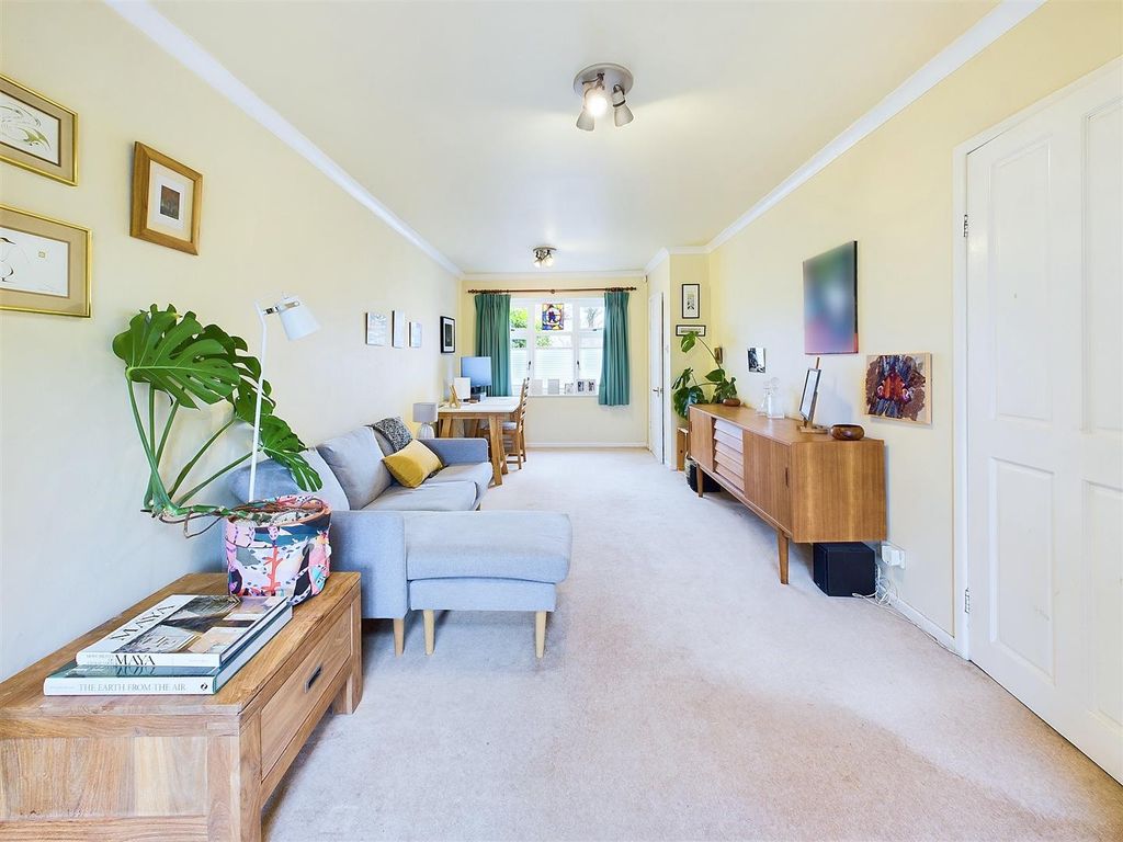 Property photo 2 of 25