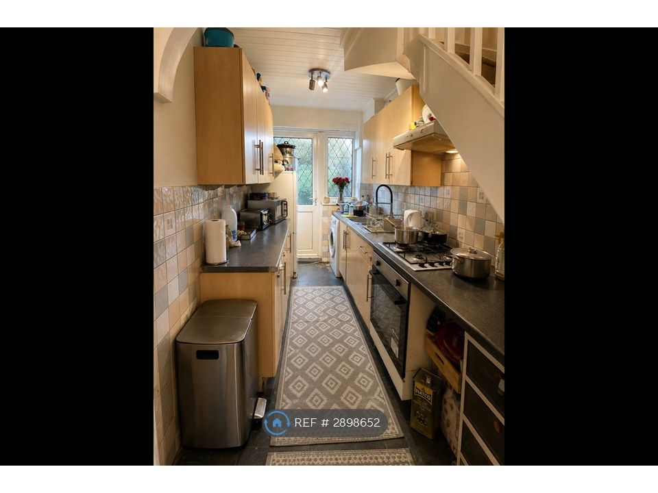 Property photo 3 of 7 Kitchen