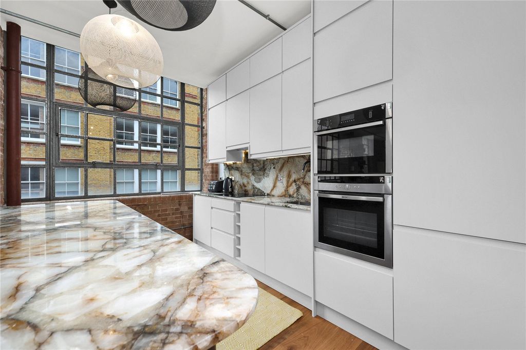 Property photo 2 of 23 Picture No. 20