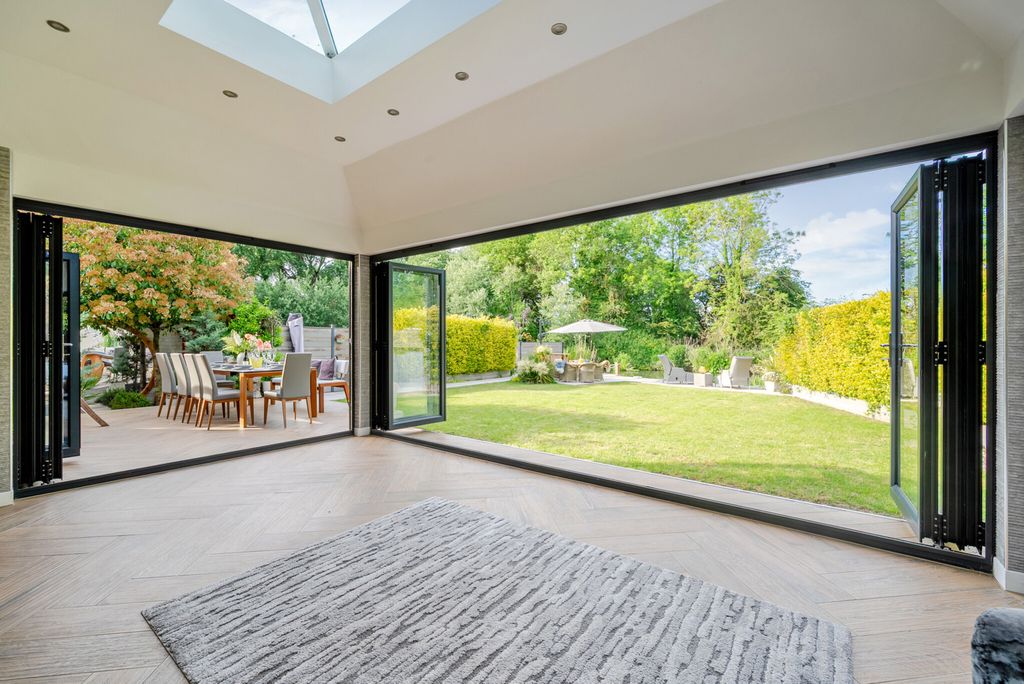 Property photo 3 of 57 1295833-6-682Cf58...