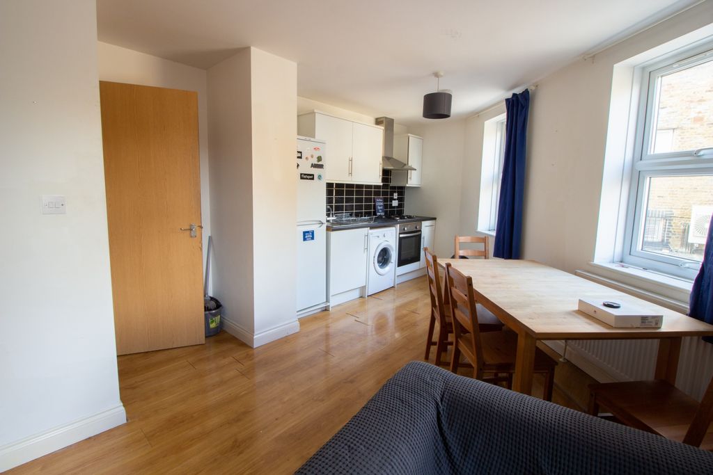 Property photo 3 of 10 Photo 2