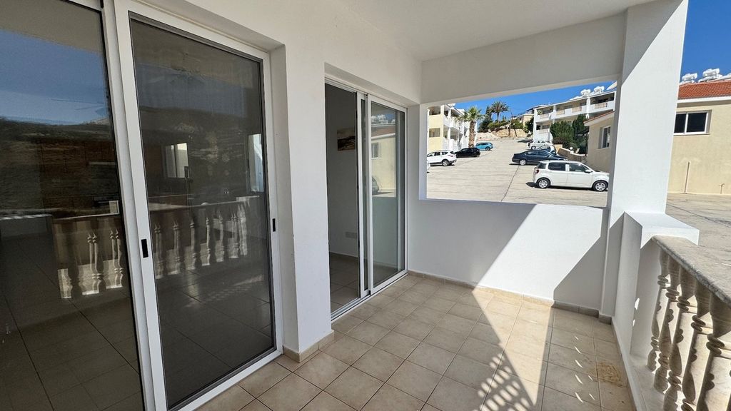 Property photo 2 of 41