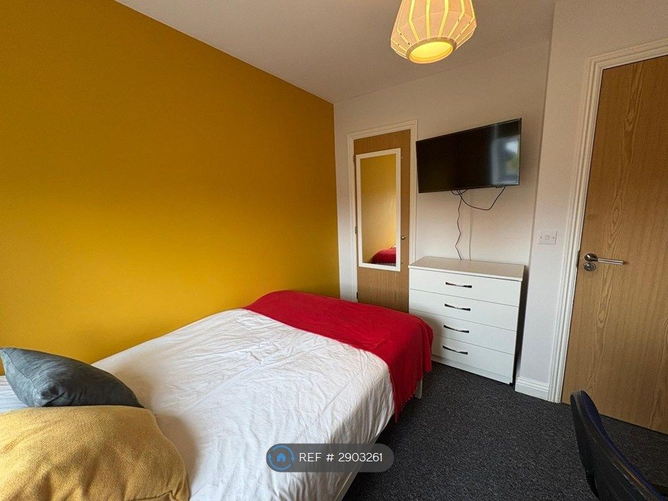 Property photo 3 of 10 Room 6