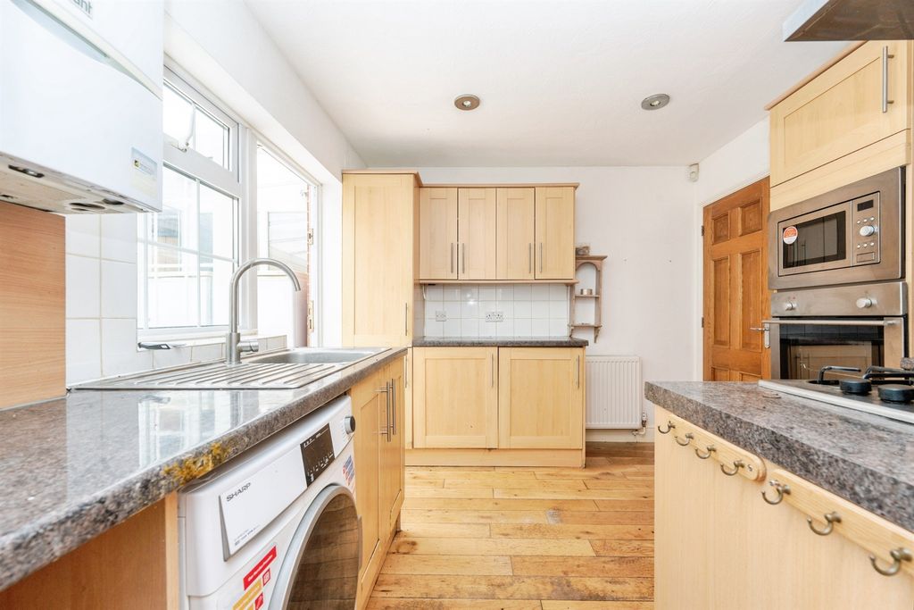 Property photo 3 of 19