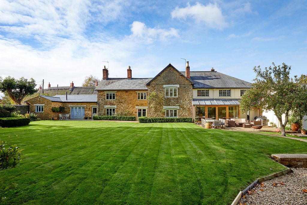 Property photo 1 of 31