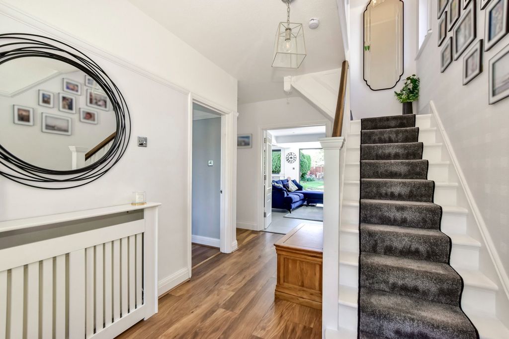 Property photo 2 of 34