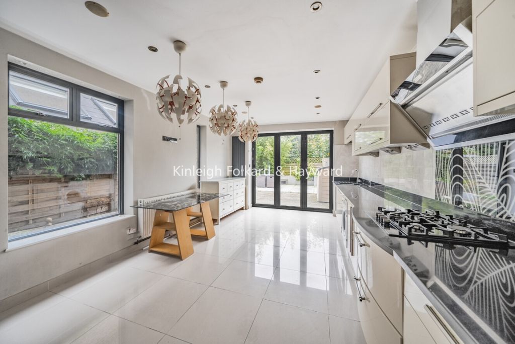 Property photo 2 of 17 350011d6-Cefb-4401-8