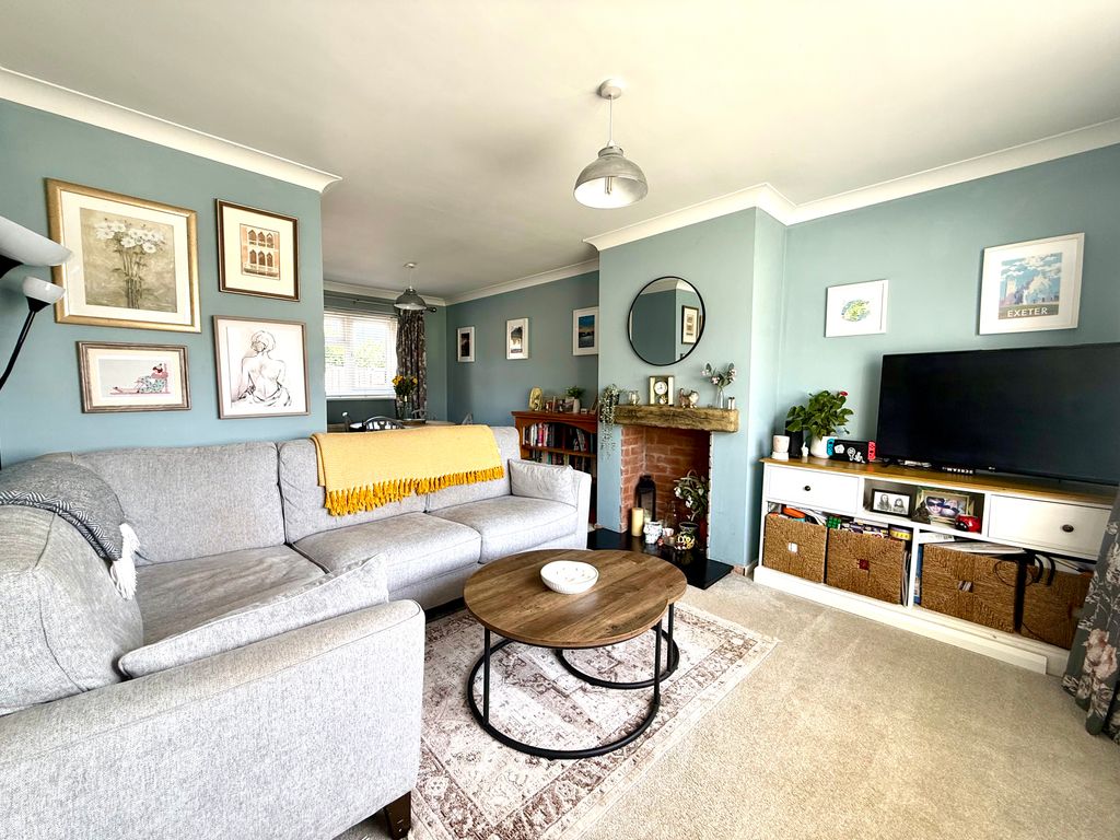 Property photo 2 of 16 Lounge