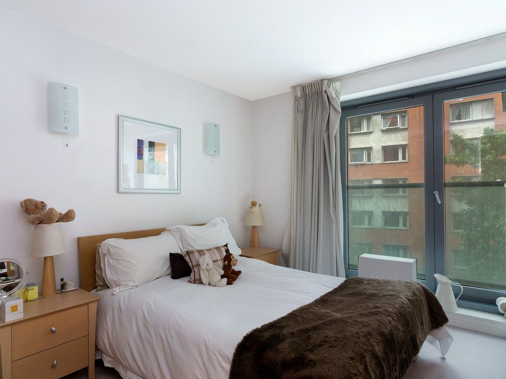 Property photo 2 of 7 Fairmont Avenue E14