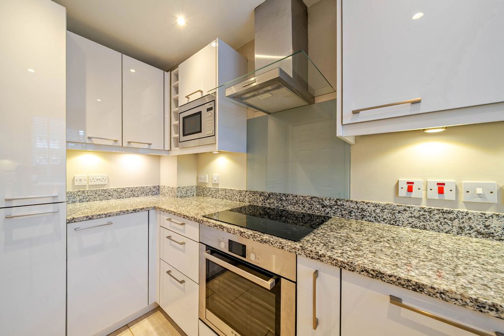 Property photo 2 of 11 1380902-7-691312E...