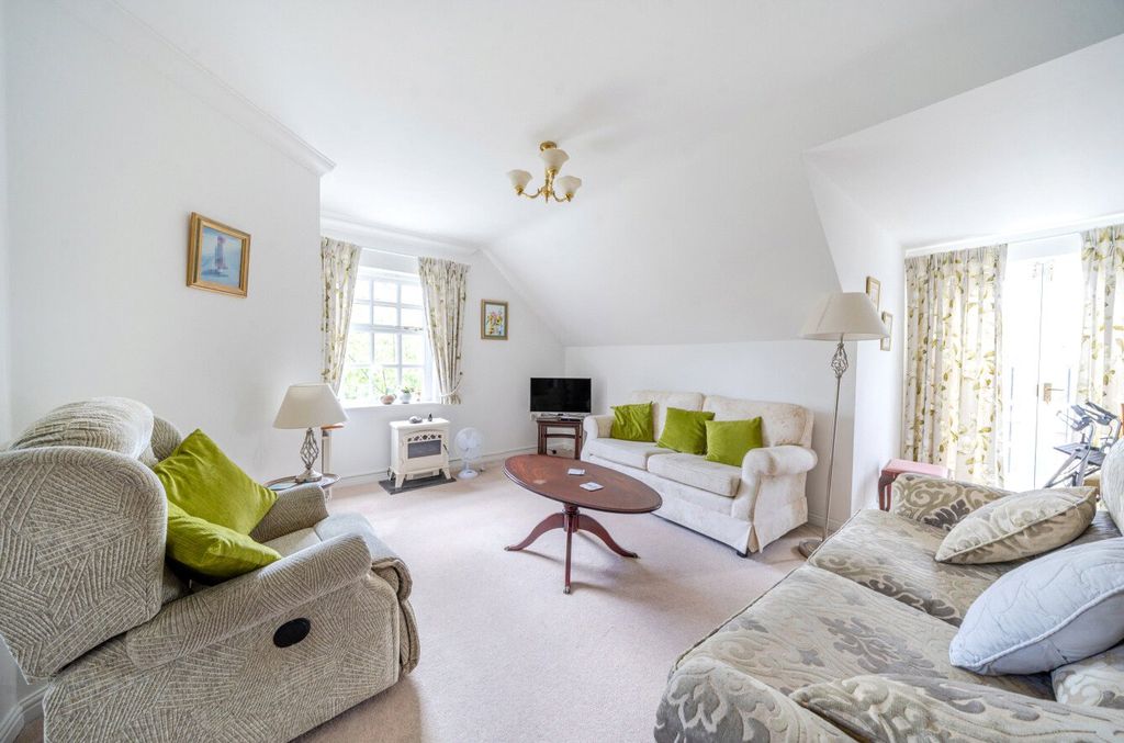 Property photo 2 of 12 Sitting Room