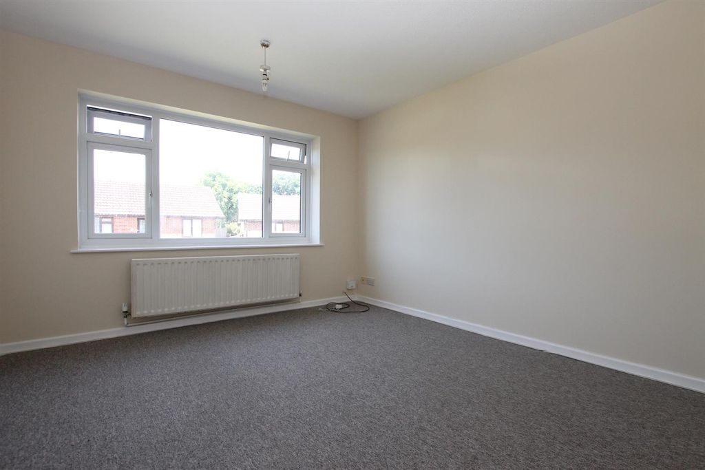 Property photo 2 of 10 .