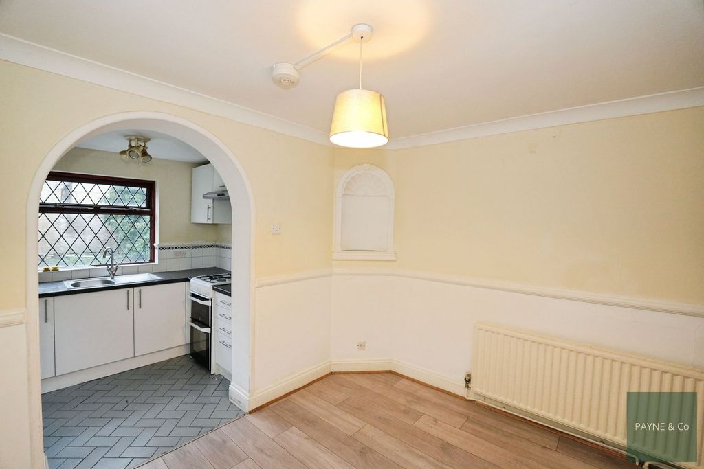 Property photo 3 of 20 Ground Floor Flat