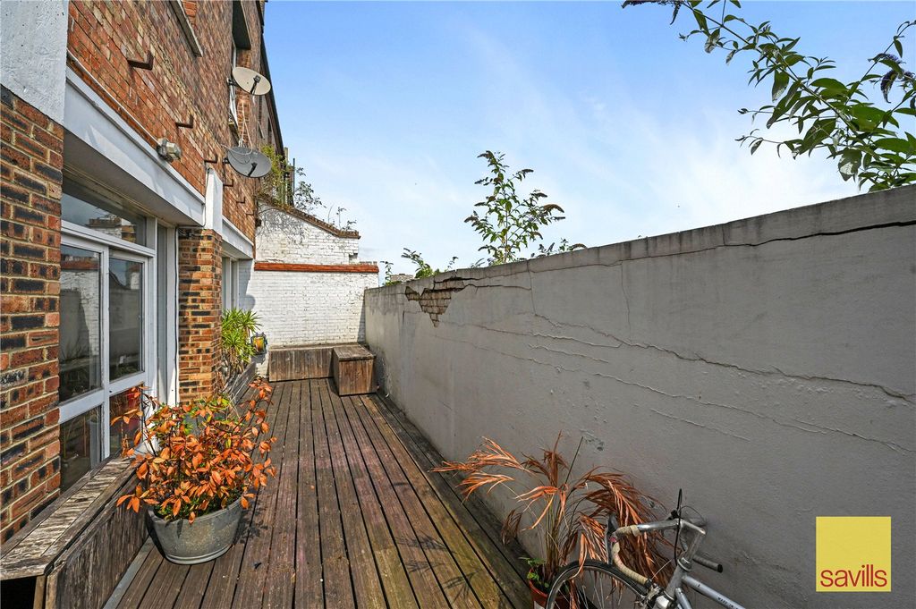 Property photo 3 of 19 Terrace