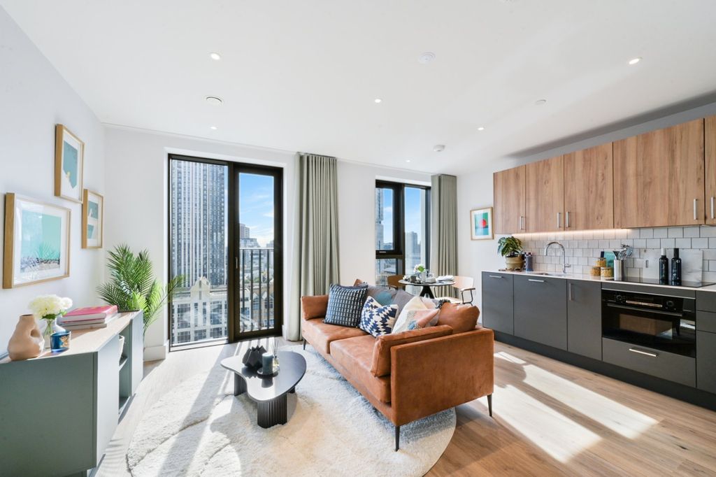 Property photo 2 of 27