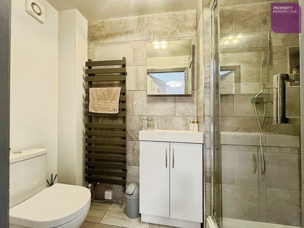 Property photo 3 of 19 En Suite