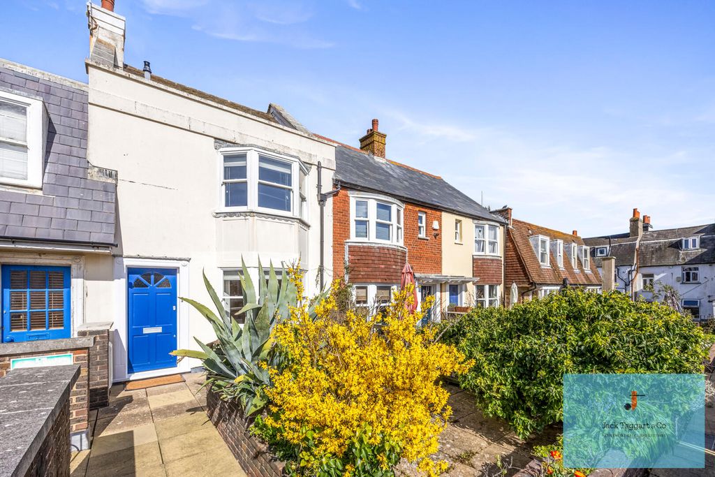 Property photo 1 of 16 Front (Exterior)