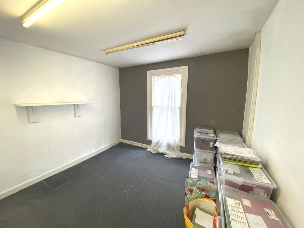 Property photo 3 of 10 Frist Floor