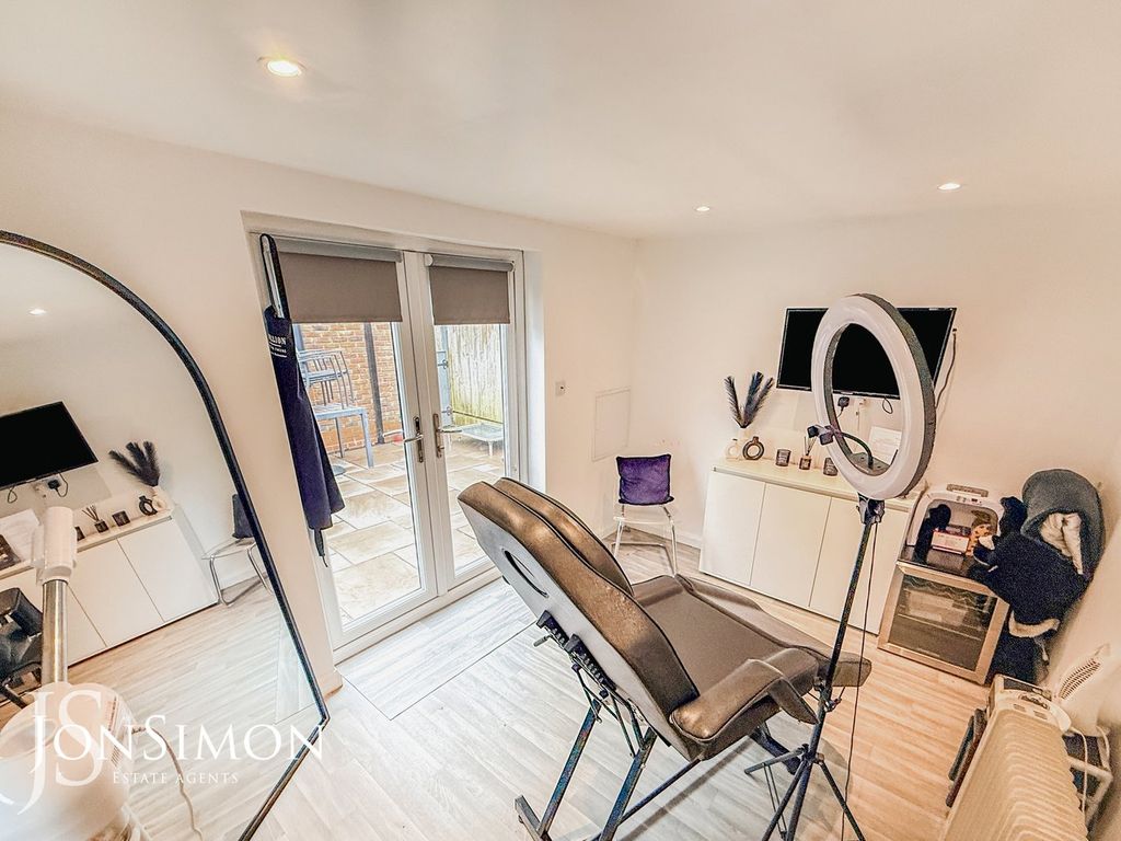 Property photo 2 of 32