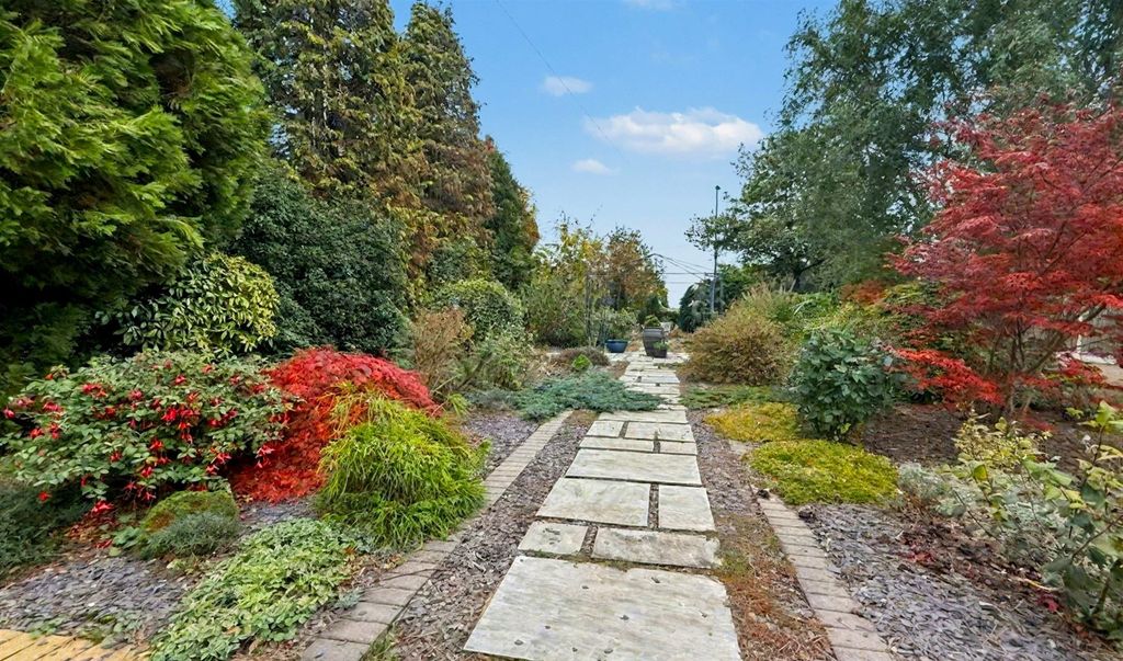 Property photo 2 of 37 6.Jpeg