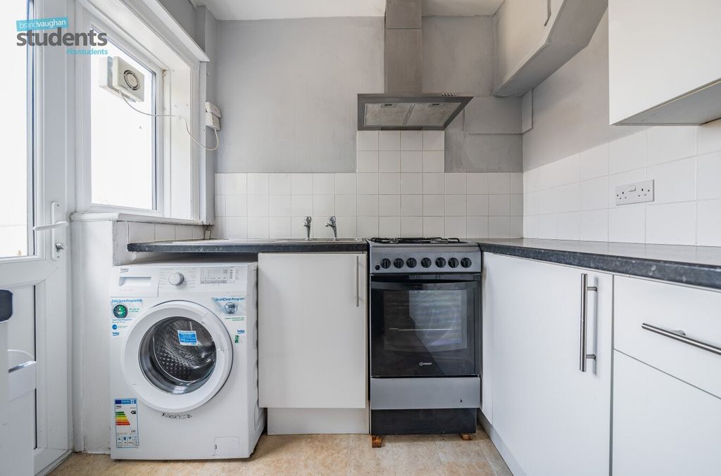 Property photo 2 of 10 006A464c-E494-488...