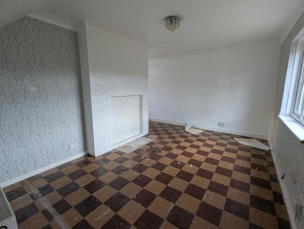 Property photo 3 of 21 Living Room