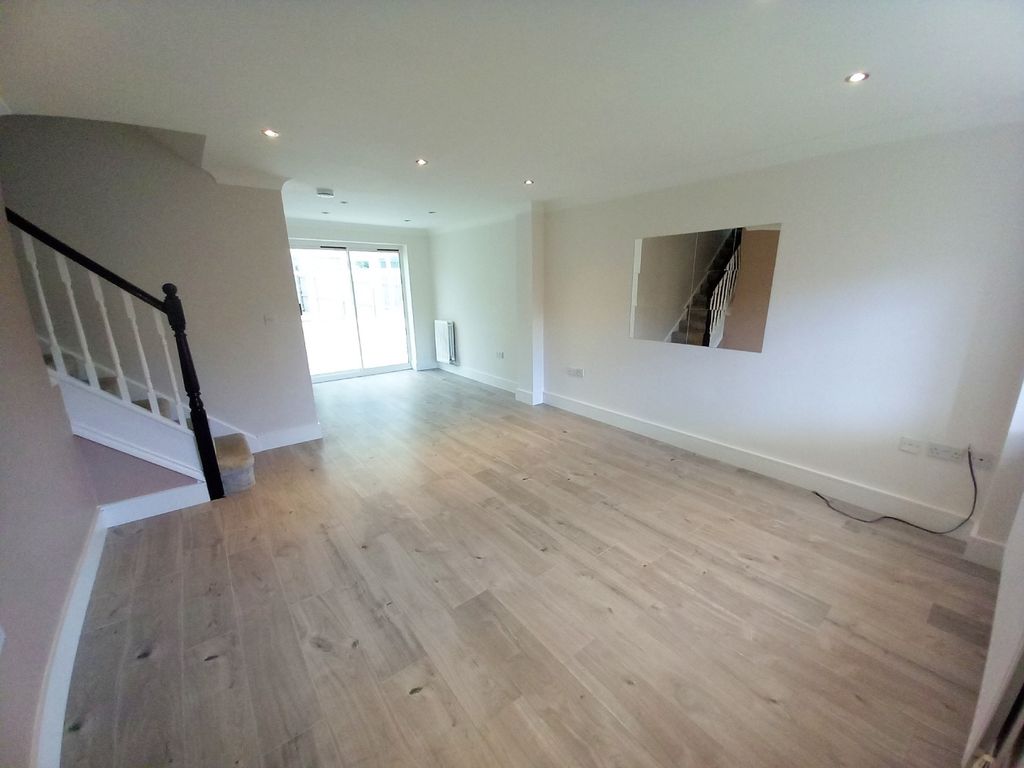Property photo 2 of 15 Lounge