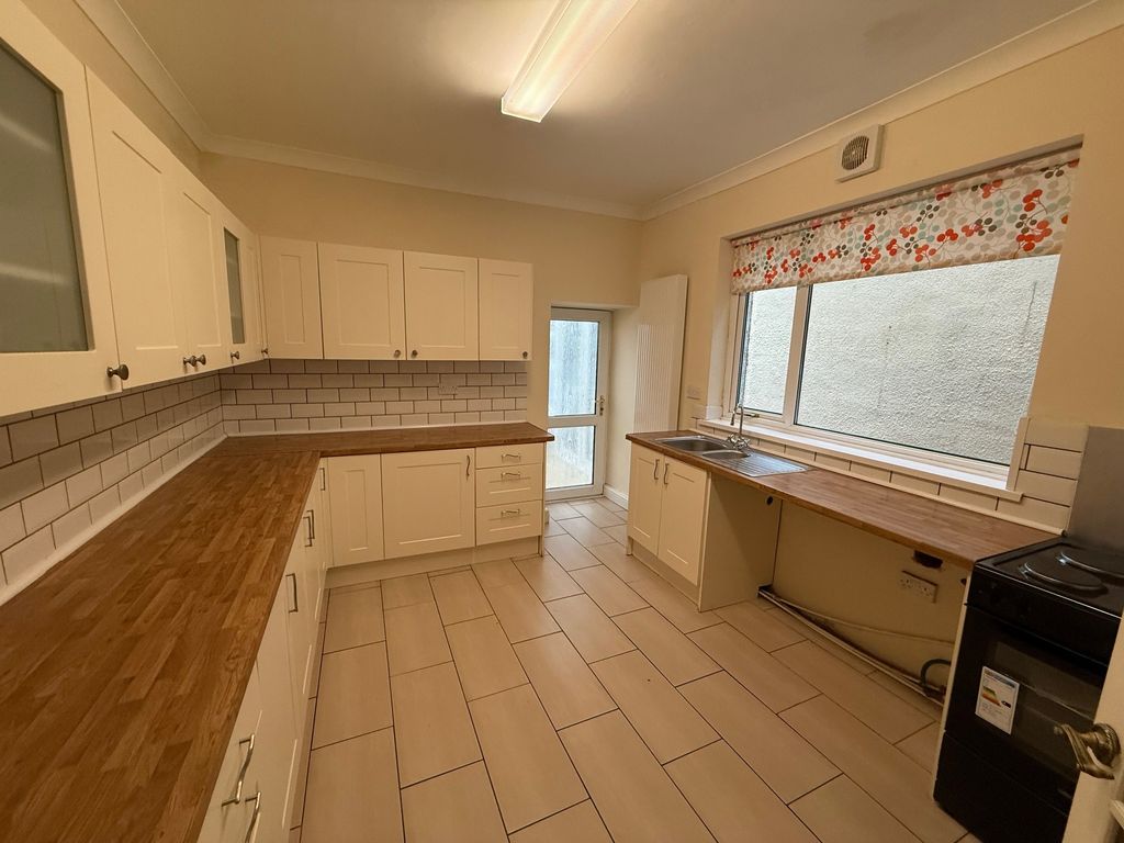 Property photo 1 of 16 Kitchen