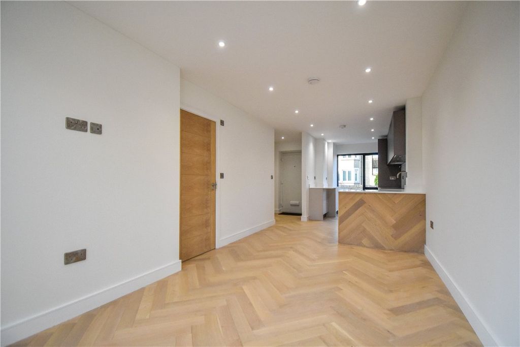 Property photo 3 of 9 Picture No. 16