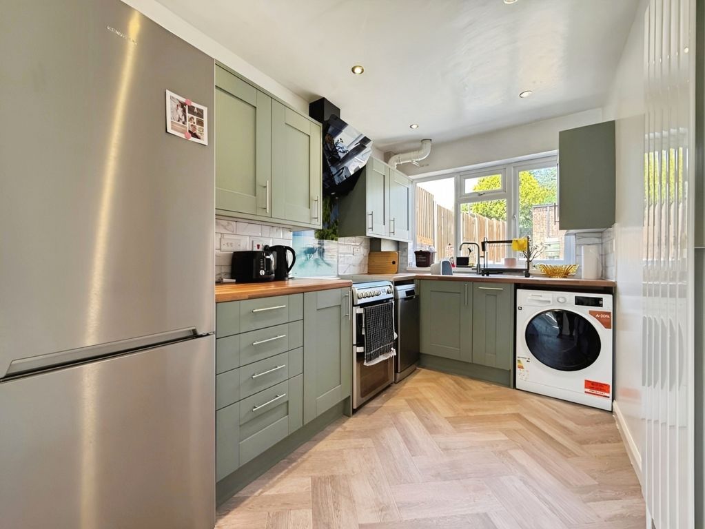 Property photo 3 of 3 Bc624181-Kitchen